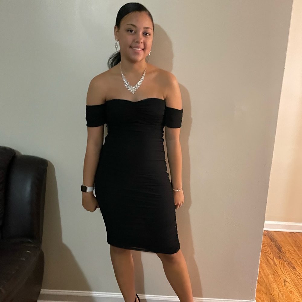 HOSTPICK 🚨Black cocktail dress 👗